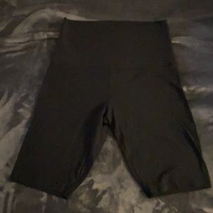 Lululemon yoga shorts 🐥🌻